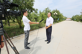 棗博會期間恒運(yùn)能源集團(tuán)董事局主席李長云 接受德州廣播電視臺采訪