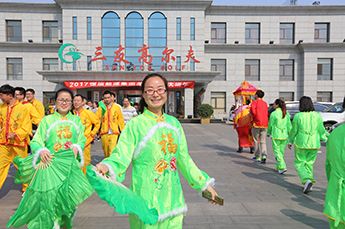 “粽”情端午節(jié) 恒運一家親 ——2017恒運能源集團(tuán)龍舟秧歌慶端午